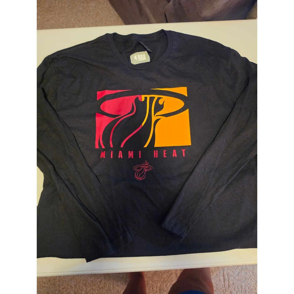 NBA Miami Heat Long Sleeve Graphic T-Shirt Black Mens XL Basketball Fan‎ Gear